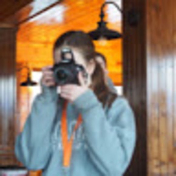 Meet your Posher, Beth - Picture 1 of 1